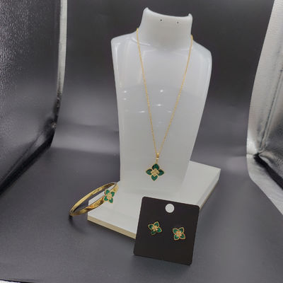 Earring emas terbaru warna stainless steel, kalung, gelang set dengan batu hijau untuk wanita